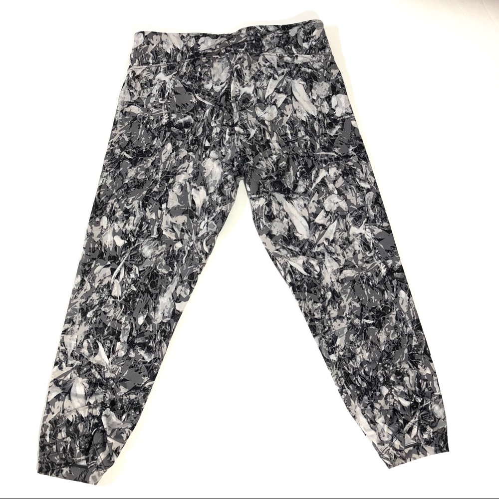 Calvin Klein Performance Gray Print Capri Leggings - Picture 6 of 8